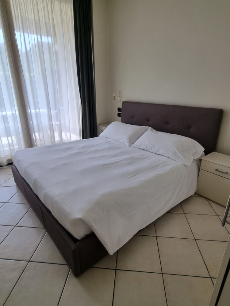 one-bedroom-suite-con-terrazzo-sul-garda-05-b